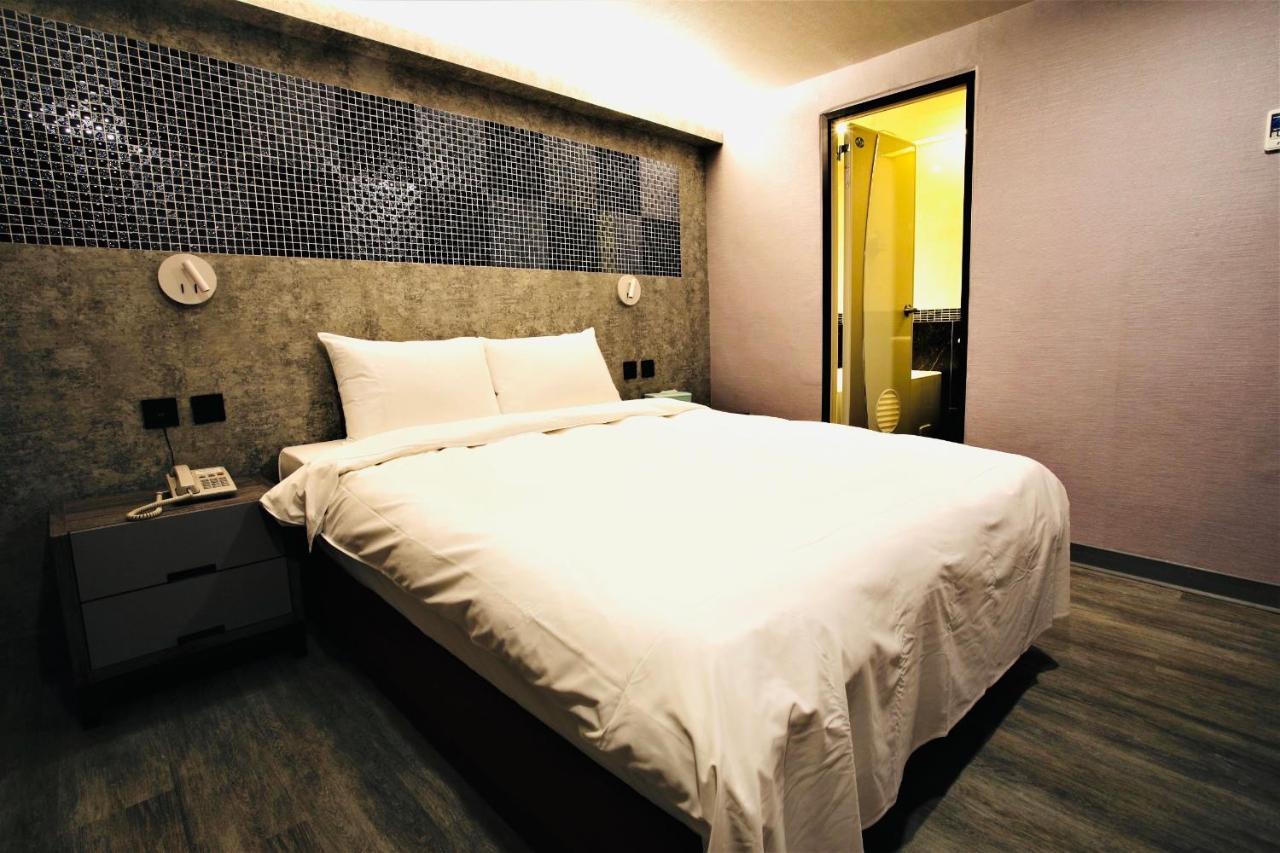 Golden Home Hotel Тайбэй Экстерьер фото