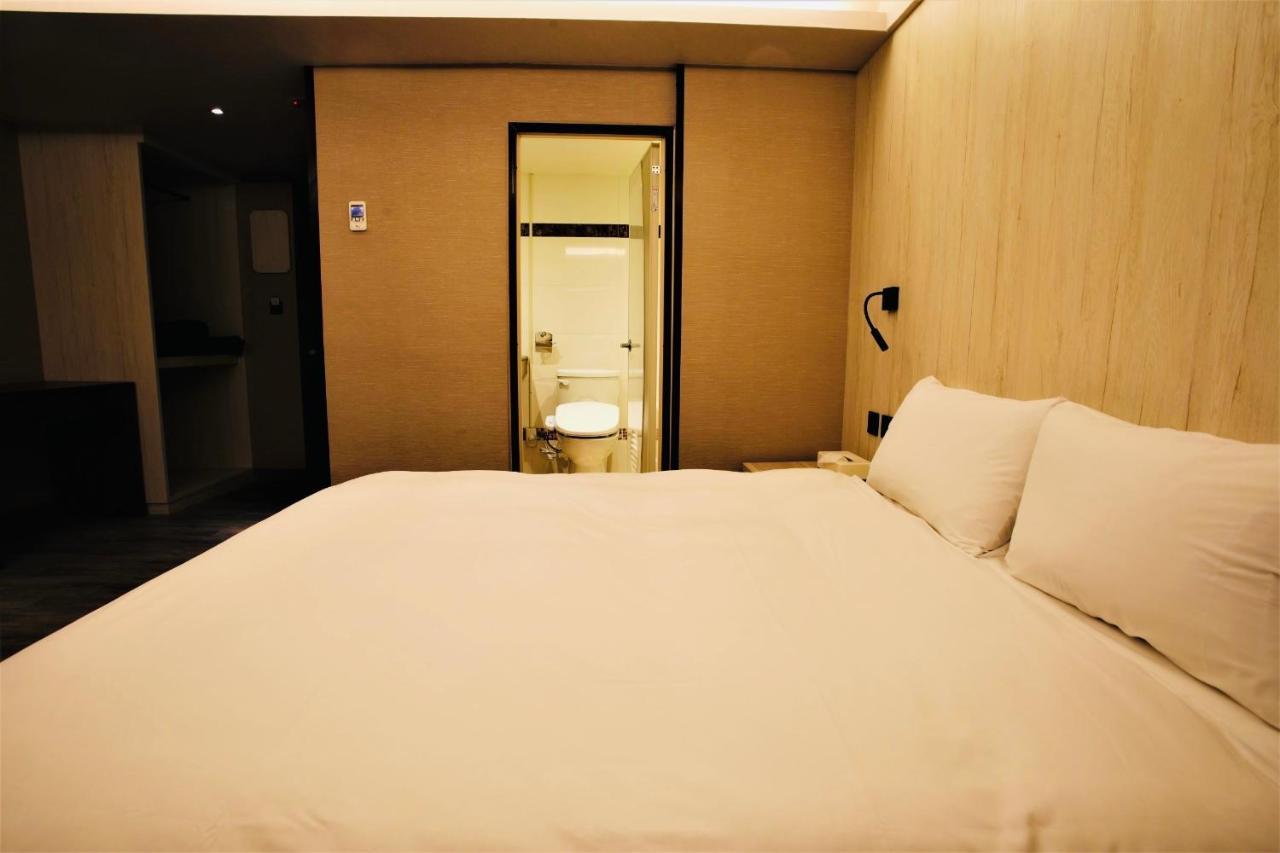 Golden Home Hotel Тайбэй Экстерьер фото