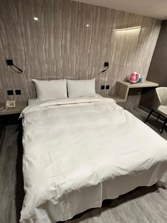 Golden Home Hotel Тайбэй Экстерьер фото