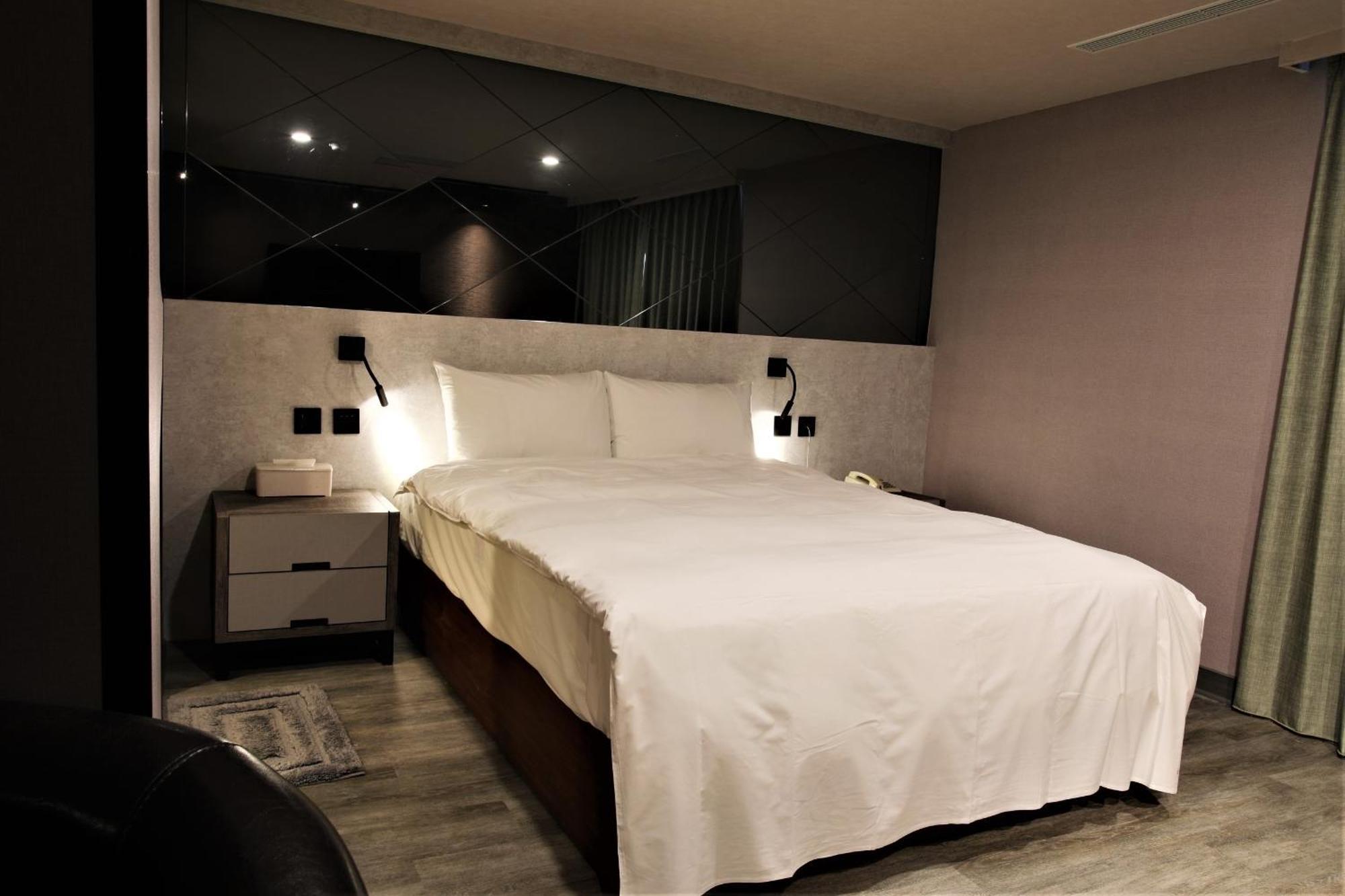 Golden Home Hotel Тайбэй Экстерьер фото
