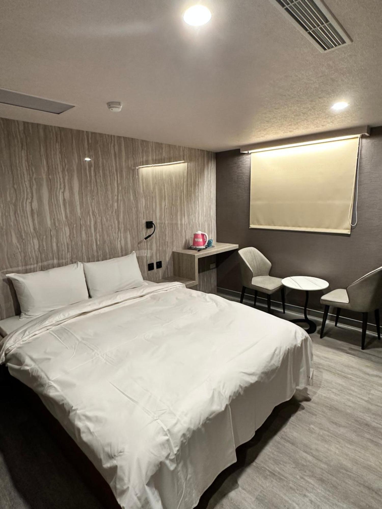 Golden Home Hotel Тайбэй Экстерьер фото
