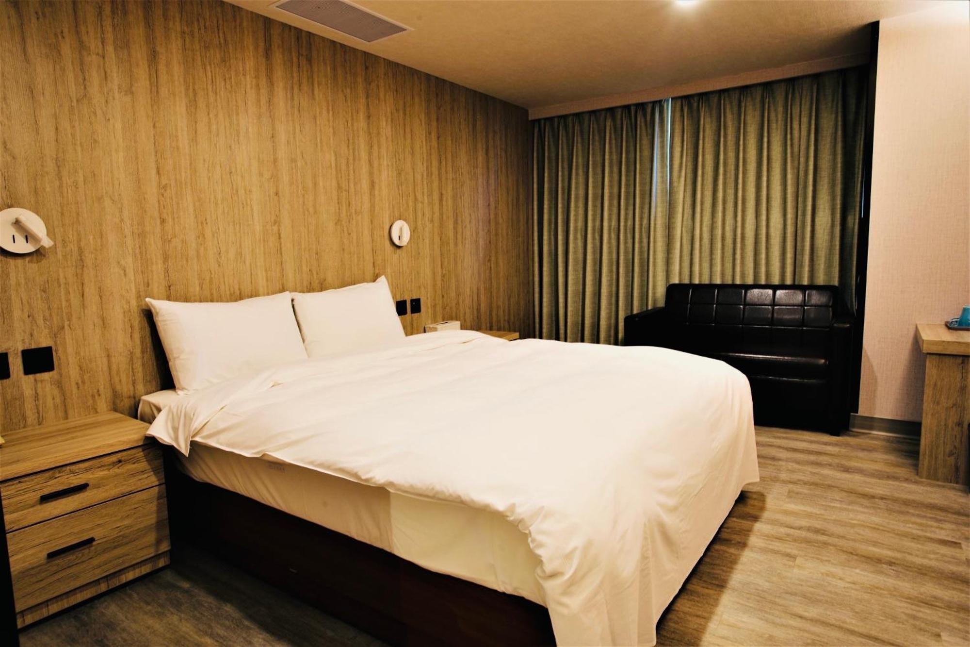 Golden Home Hotel Тайбэй Экстерьер фото