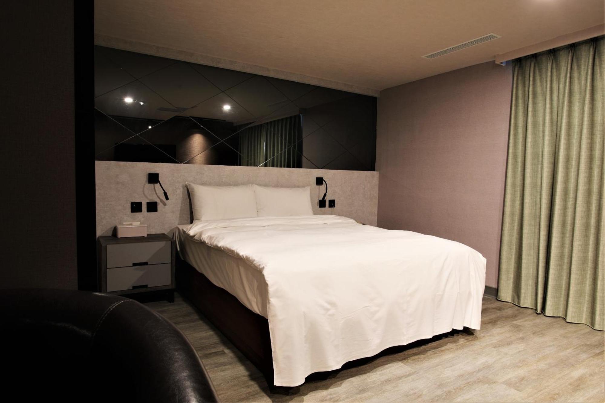 Golden Home Hotel Тайбэй Экстерьер фото