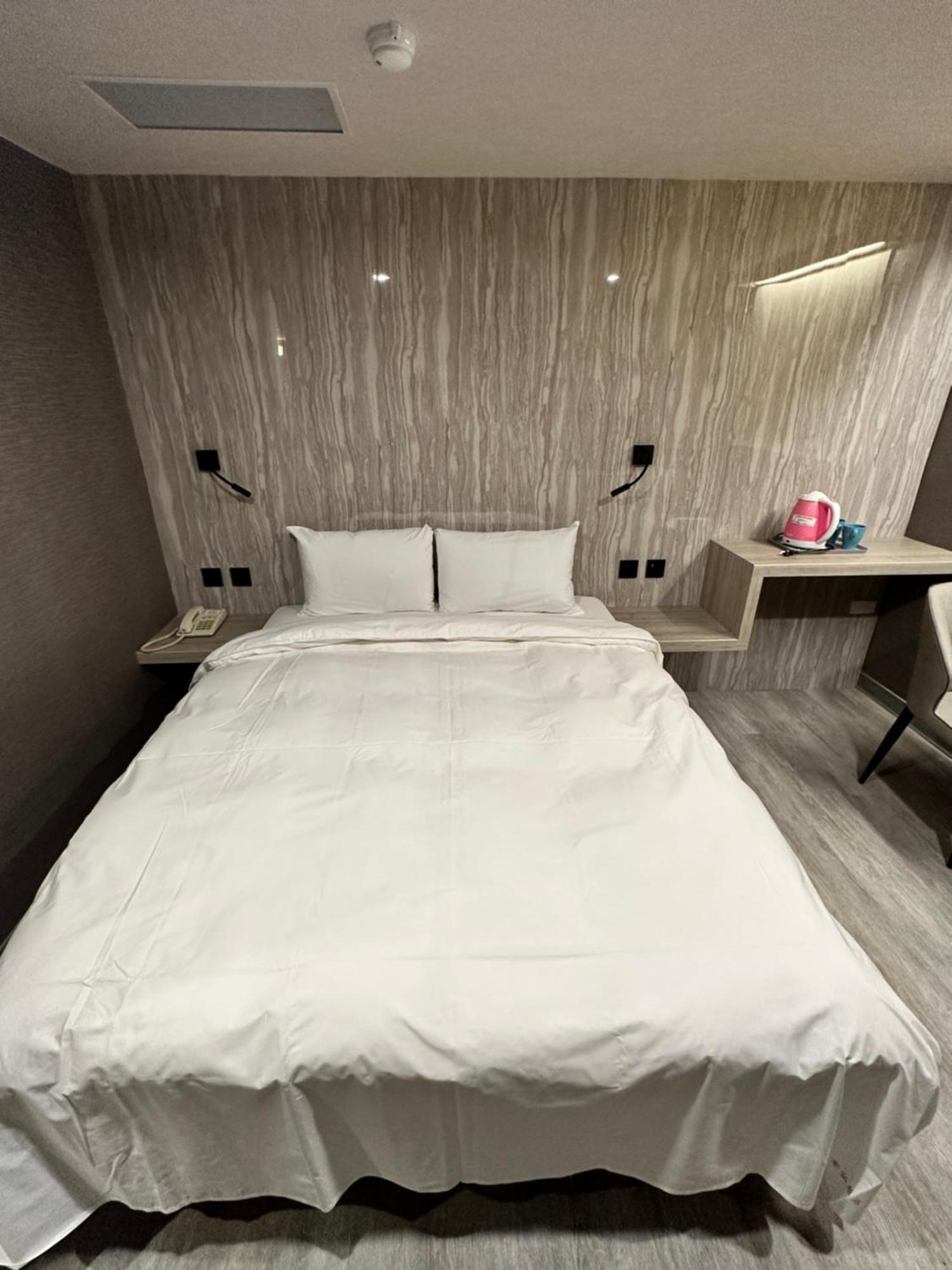 Golden Home Hotel Тайбэй Экстерьер фото