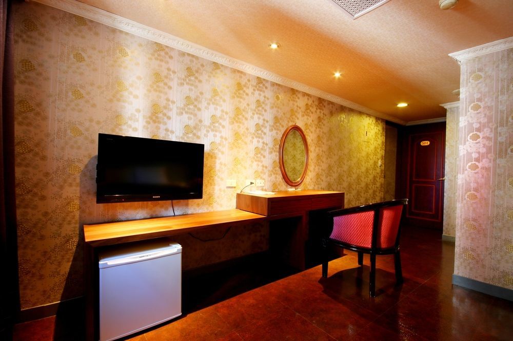 Golden Home Hotel Тайбэй Экстерьер фото